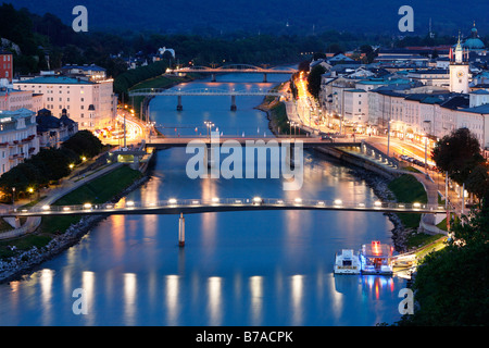 Historischen Stadtteil von Salzburg mit Salzach Fluss, Blick vom Humboldt-Terrasse, Austria, Europe Stockfoto