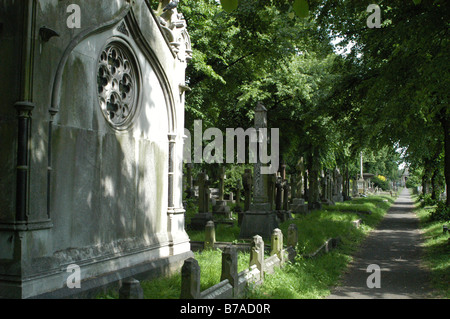 West Brompton Cemetery London, Vereinigtes Königreich 12. Juni 2004 um 12:01. Stockfoto