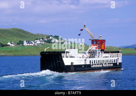 Caledonian MacBrayne Fähre nach Isle of Raasay von Skye Scotland UK PKW Auto Boot schottischen Inseln Transport Meer Stockfoto