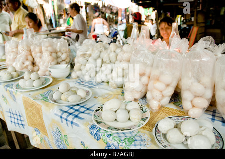 Nachhaltigem Anbau Amazonas Schildkröteneier zu verkaufen, Belen Markt, Iquitos. Stockfoto