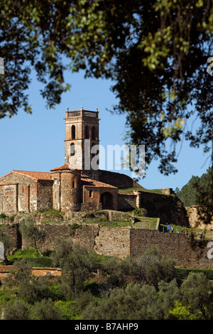 Schloss Moschee Kirche Nuestra Señora De La Concepcion Almonaster la real Nationalpark Sierra de Aracena Huelva Andalusien Spanien Stockfoto