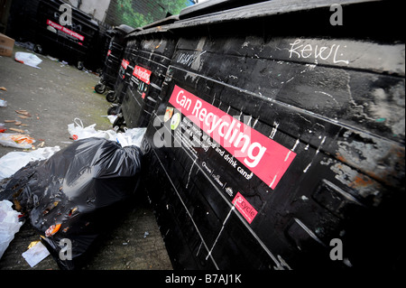 Ein recycling bin Gemeinschaftsraum im Zentrum von Brighton. Bild von Jim Holden. Stockfoto