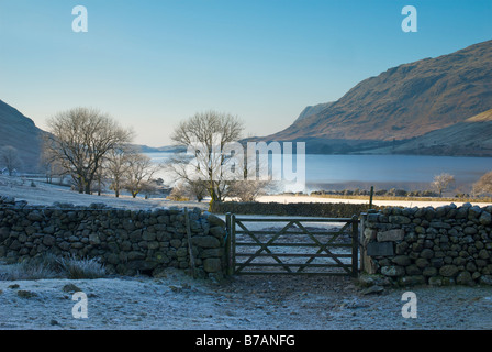 Wastwater im Winter von in der Nähe von Wasdale Head Hall Farm, Nationalpark Lake District, Cumbria, England UK Stockfoto