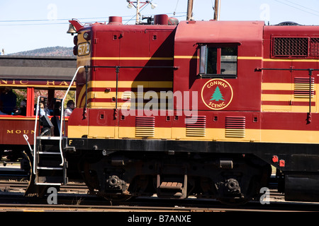 Erhalten Diesel Lokomotive bei Conway Scenic Railroad Conway NH New Hampshire USA Vereinigte Staaten von Amerika Stockfoto