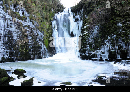 Gefrorener Wasserfall Sgwd Einion Gam Ystradfellte Brecon Beacons National Park Powys Wales Stockfoto