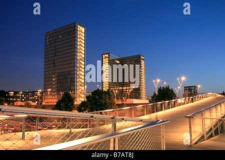 BIBLIOTHÈQUE FRANCOIS MITTERAND BEI NACHT PARIS Stockfoto