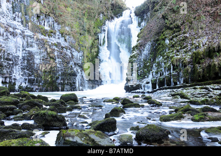 Sged Einion Gam eingefroren in einem kalten Januar Ystradfellte Brecon Beacons National Park Wales Stockfoto