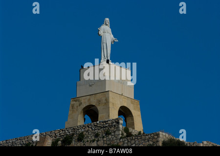 Statue von Jesus Christus am Ende der Jairan Wand von La Conjunto Monumental De La Alcazaba Almeria Spanien Spanisch Statuen Stockfoto