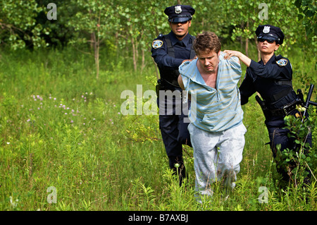 Polizisten verhaften vermuten Stockfoto