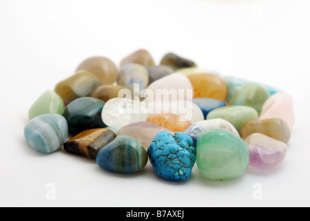 Semi Precious Stone Kollektion mit selektiven Fokus auf weißem Hintergrund Stockfoto