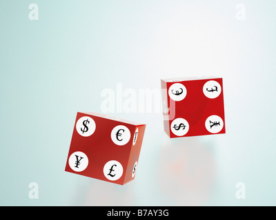 Würfel anzeigen internationale Währungssymbole Stockfoto