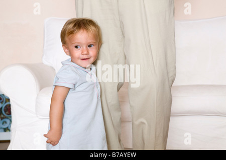 Porträt des kleinen Jungen Vater stand Stockfoto