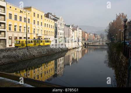 Der Fluss Miljacka in Sarajevo Bosnien Stockfoto