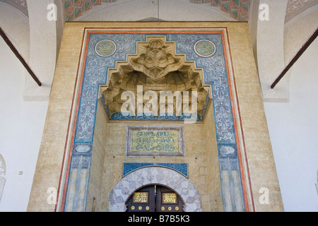 Eingang zum Gazi Husrevbey oder Beys Moschee in Sarajevo Bosnien Stockfoto