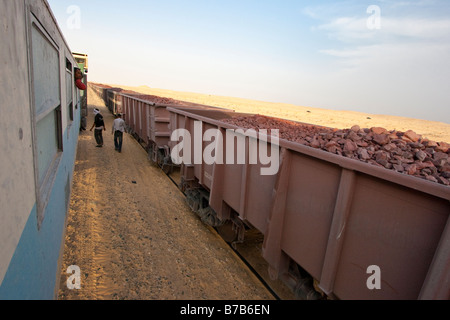 Eisenerz-Zug von Zouérat nach Nouadhibou in Mauretanien Stockfoto