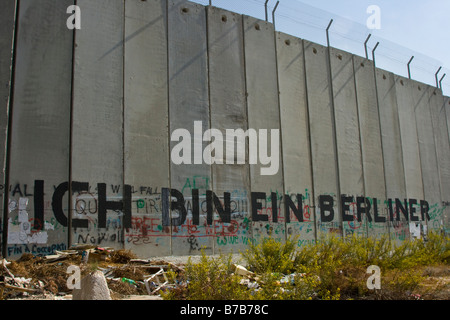 Palästinensische Graffiti auf den israelischen Sicherheitszaun außerhalb Bethlehem im Westjordanland Stockfoto