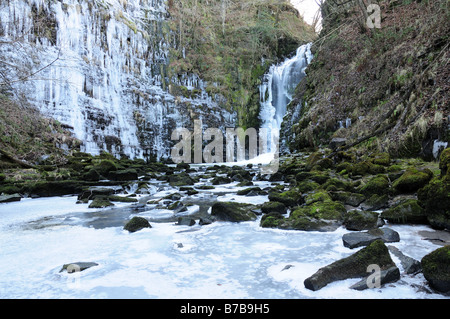 Gefrorene Sgwd Einion Gam in einem kalten Januar Snap Ystradfellte Brecon Beacons National Park Powys Wales Stockfoto