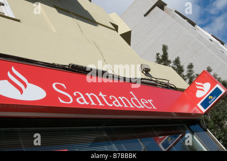 Santander Bank Banken Bausparkassen Abbey national Spanien spanische Räumlichkeiten Hautpstraßebänke Stockfoto