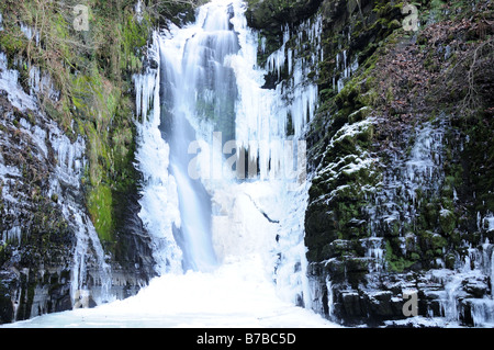 Gefrorene Sgwd Einion Gam Wasserfall Ystradfellte Brecon Beacons Nationalpark Powys Wales Stockfoto