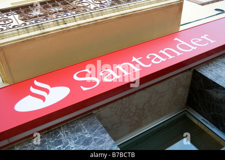 Santander Bank Banken Bausparkassen Abbey national Spanien spanische Räumlichkeiten Hautpstraßebänke Stockfoto