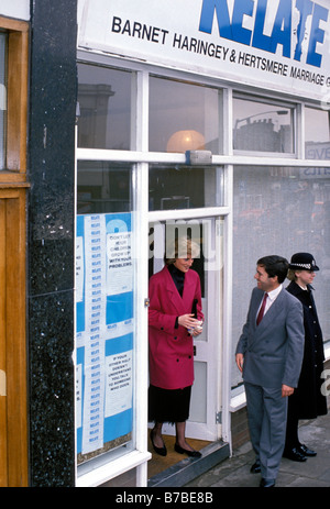 Die Prinzessin von Wales, Prinzessin Diana, besucht das Relate Marriage Guidance Centre in Barnett, North London, 29. November 1988 Stockfoto