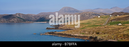 Autobahn A832 und Gruinard Bay zwischen Sand und wenig Gruinard an der Westküste von Schottland Wester Ross Stockfoto