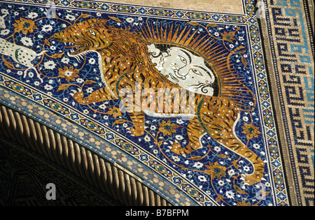 Löwe Tiger Antilope Madressa der Shirdar Löwe Träger Samarkand Usbekistan Asien Teil der Registan Quadrat komplexe Variantennamen Stockfoto