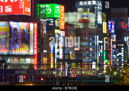 Blick auf die bunten Lichter der Kabukicho Shinjuku-Tokio Stockfoto