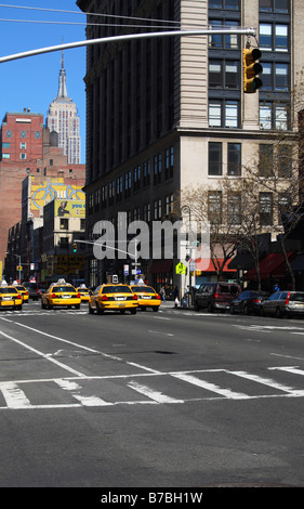 Taxis fahren durch Manhattan. New York City, USA Stockfoto