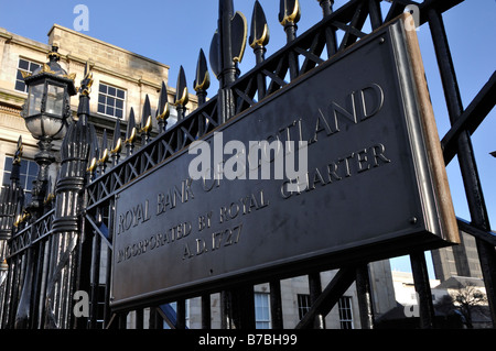 Historische Zeichen für die Royal Bank of Scotland außerhalb seiner Hauptsitz Niederlassung auf St Andrew Square, Edinburgh, Schottland, UK. Stockfoto