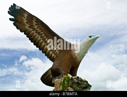 Die berühmten riesigen Adler Statue in Eagle Square, bei der Sie die Insel Langkawi, Malaysia Stockfoto