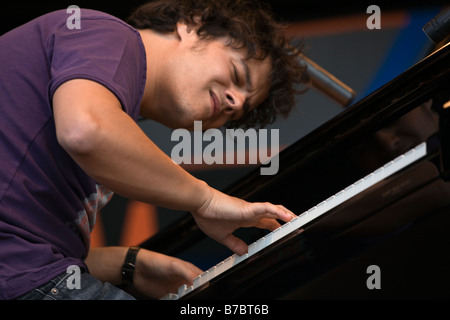 Britische Singer-Songwriterin und Pianistin JAMIE CULLUM führt an der 51. MONTEREY JAZZ FESTIVAL MONTEREY CALIFORNIA Stockfoto