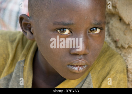 Dogon junge im Dorf Sanga in zahlt Dogon in Mali Stockfoto