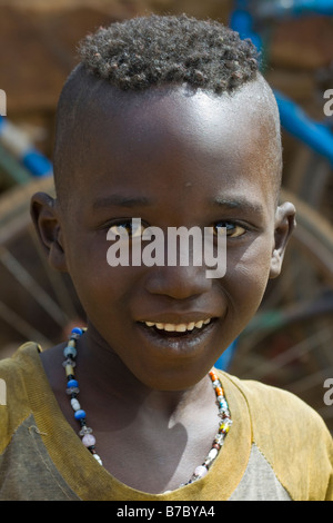 Dogon junge im Dorf Sanga in zahlt Dogon in Mali Stockfoto