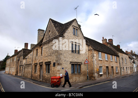 EINIGE DER HOUSING ASSOCIATION HÄUSER IM BESITZ VON ST. LAWRENCES HOSPITAL CHARITY IN CIRENCESTER GLOUCESTERSHIRE UK Stockfoto