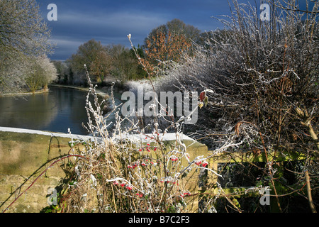 Ein Winter-Morgen auf dem Kanal zwischen Macclesfield & Bollington Stockfoto