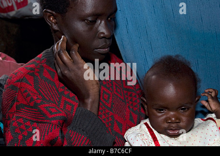 NGO-Arbeit in Kibera, dem 2. größten Slum in Afrika nach Soweto.  Kibera, Nairobi. Stockfoto