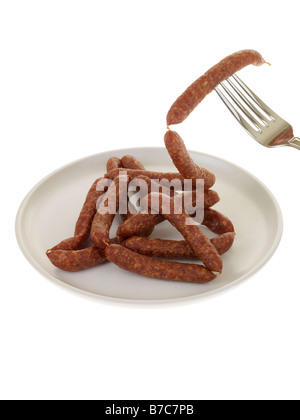 Frisch lecker gewürzt Pfiffikus österreichische Würstchen auf eine Gabel Isoliert gegen einen weißen Hintergrund mit keine Menschen und einen Freistellungspfad Stockfoto