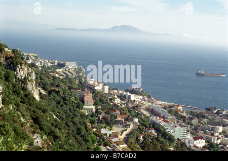 Von einem erhöhten Aussichtspunkt auf den Aufstieg auf den Felsen von Gibraltar auf der geraden in Richtung Mount Sidi Moussa Stockfoto