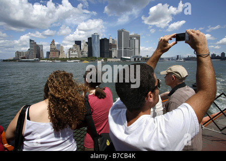 Downtown Manhattan gesehen aus die Fähre nach Staten Island, New York City, USA Stockfoto