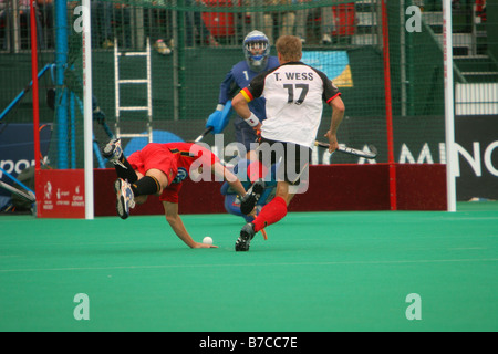 Hockey-Spieler im Wettbewerb bei der Euro-Nationen 2007 in Manchester uk (Deutschland / Belgien) Stockfoto