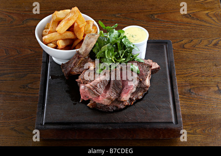 Cote de Boeuf Rindfleisch Chips Bearnaise sauce Stockfoto