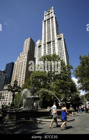 Woolworth Building & City Hall Park, New York City, USA Stockfoto