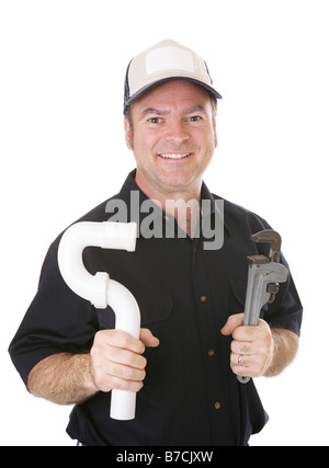 Porträt eines schönen Klempners mit einem Rohr und einem Schraubenschlüssel isoliert auf weiß Stockfoto