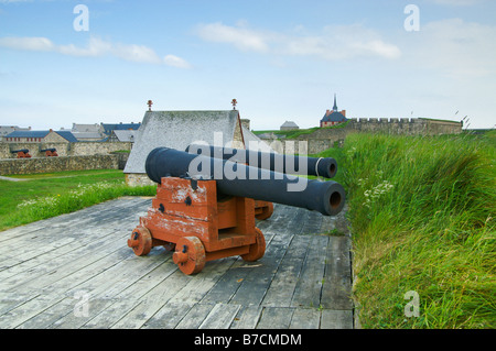 Kanons Linie die Wand an der Festung Louisbourg in Cape Breton, Nova Scotia. Stockfoto