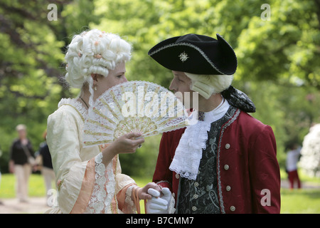 paar in der Barockzeit Flüstern überdachte hinter einem Ventilator, Deutschland, Sachsen, Zwickau Stockfoto