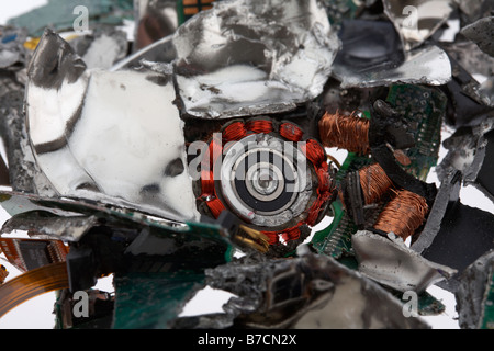 Haufen von zerkleinerten Computer Festplatte material Stockfoto