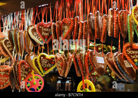 Lebkuchenherzen auf der Christmas Messe, Deutschland Stockfoto