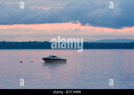 Ein Schiff flott im Lake Champlain in Upstate New York, 6. Oktober 2008 Stockfoto