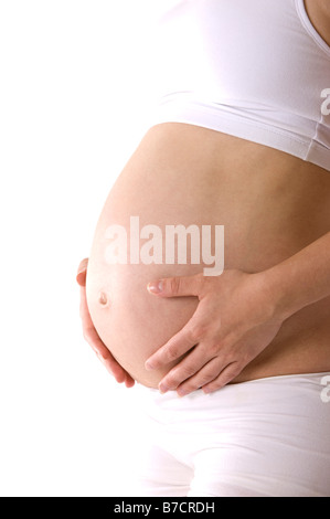 Schwangere junge Frau Hände ruhen auf Bauch hautnah Stockfoto